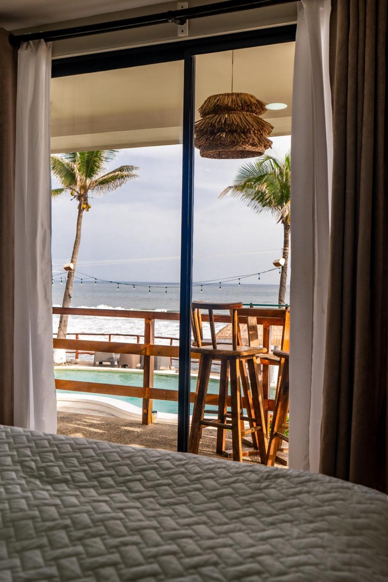 Reef On The Water Hotel Tamanique Exterior photo