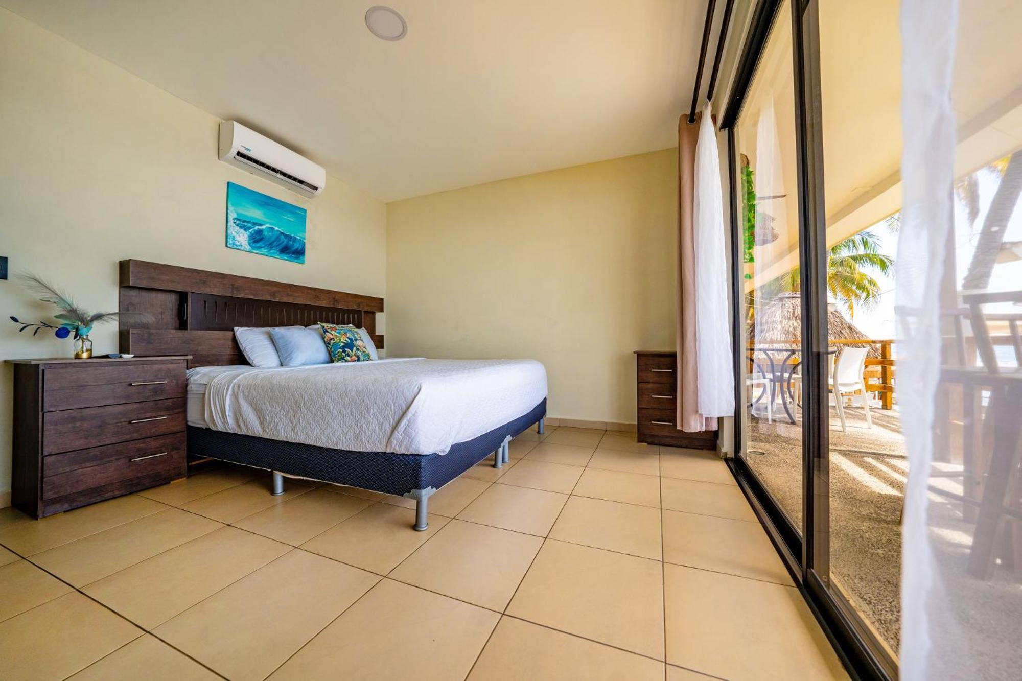 Reef On The Water Hotel Tamanique Exterior photo