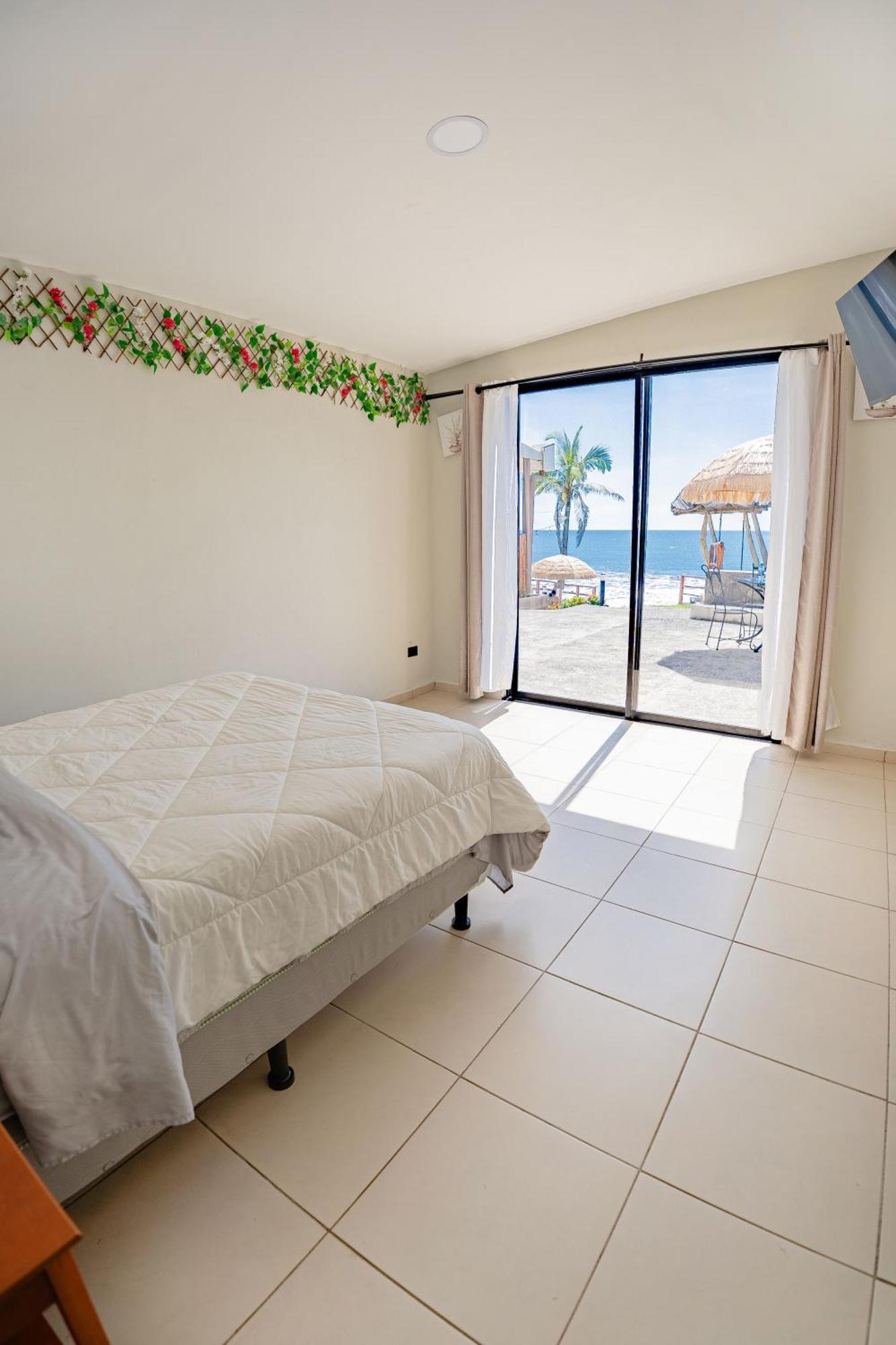 Reef On The Water Hotel Tamanique Exterior photo