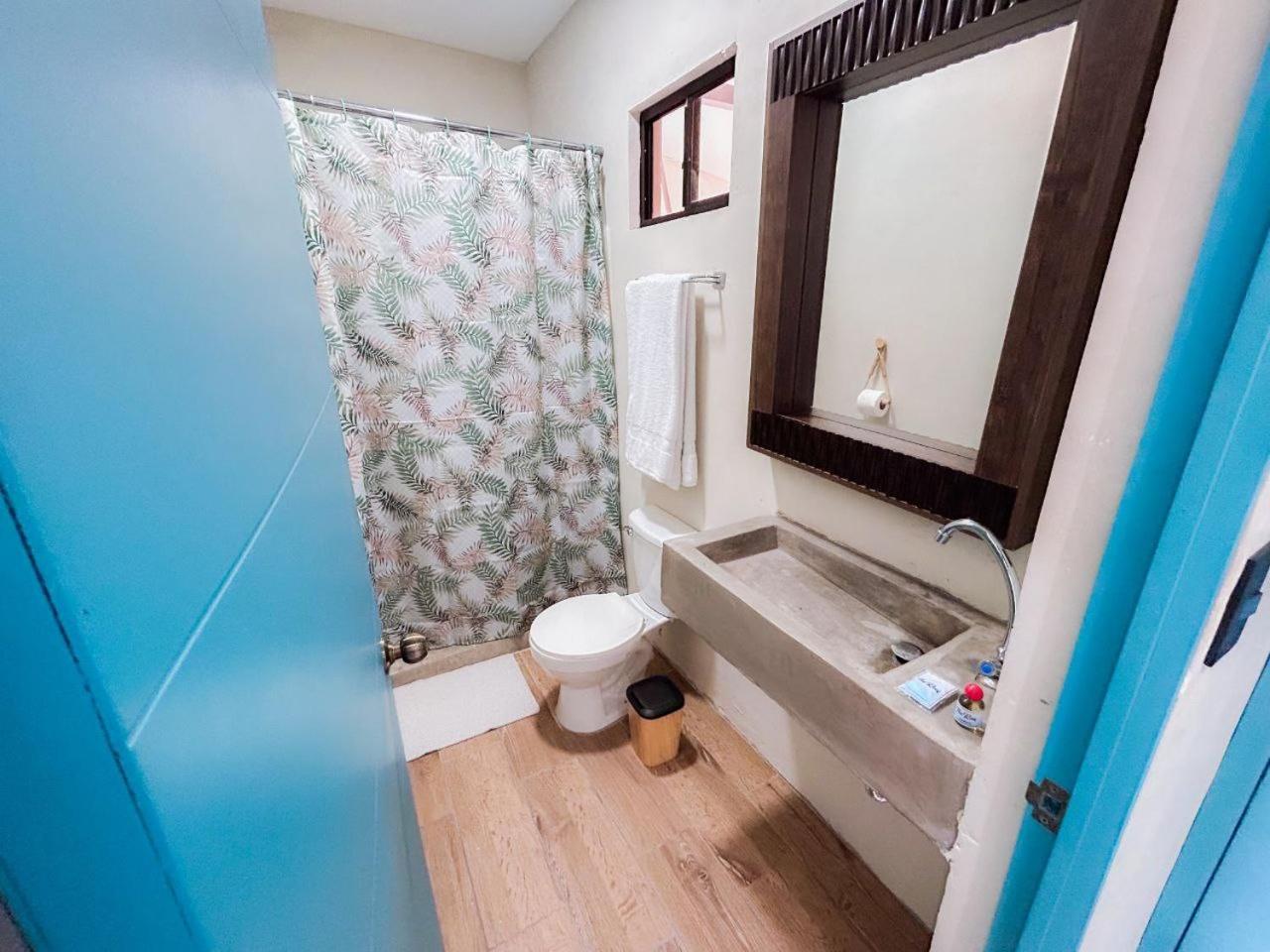 Reef On The Water Hotel Tamanique Room photo